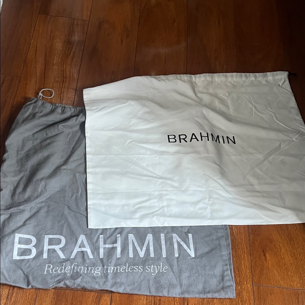 ✨Brahmin Gray and white dust Bag✨ ( Bundle)